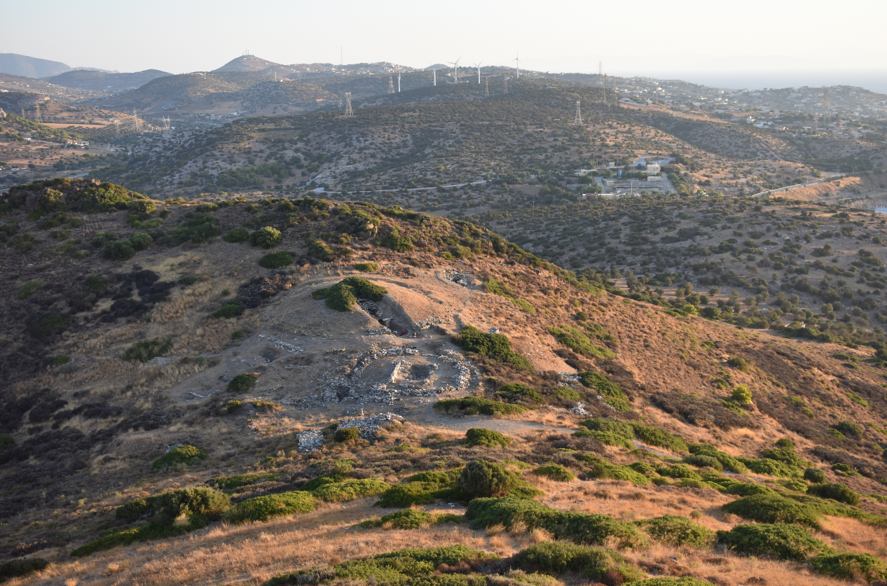 Site du Laurion (Thorikos) – Lever de soleil sur la nécropole du Bronze Récent (crédit EBSA  S. Déderix).