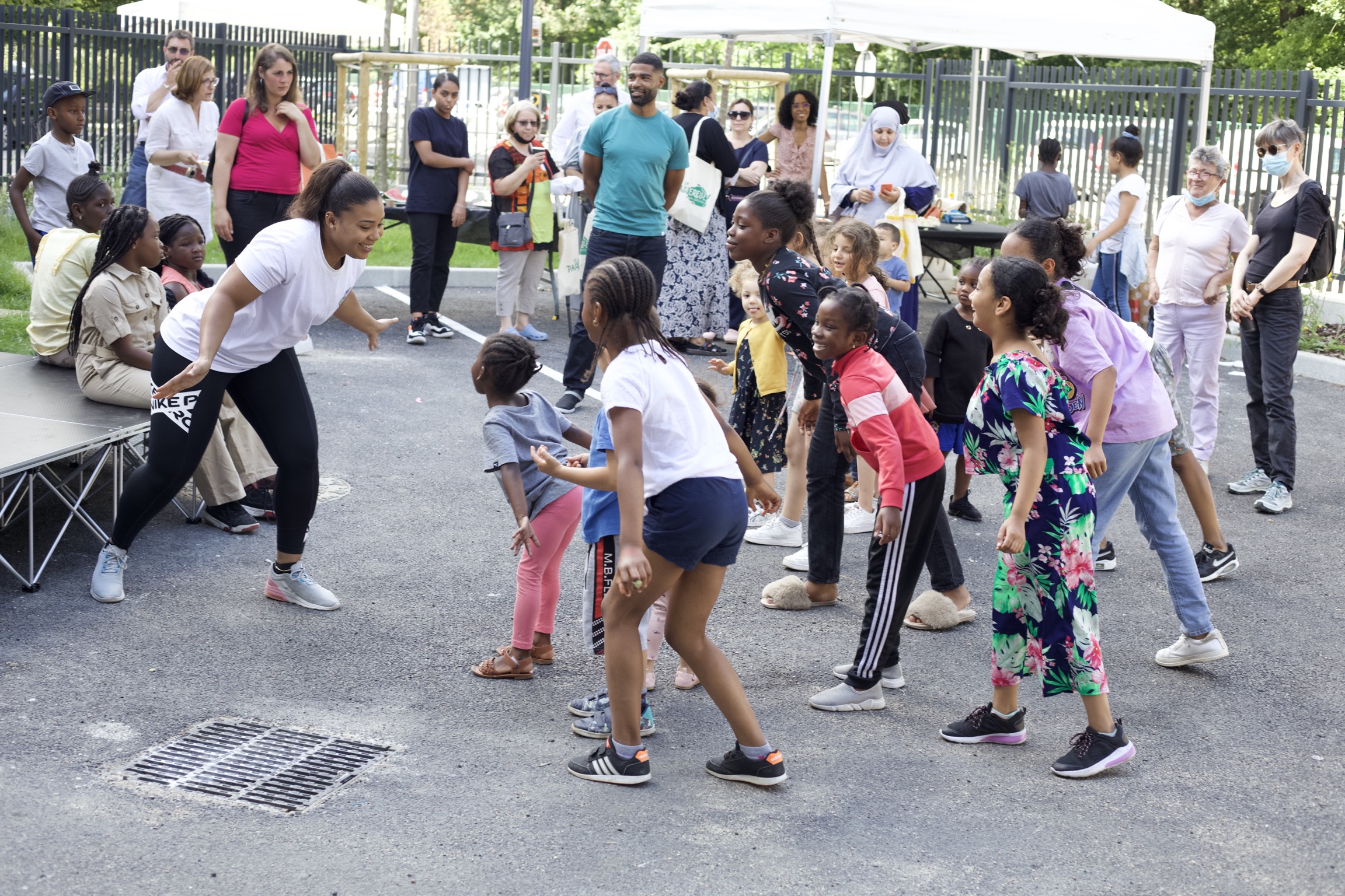 Photo la Passerelle en fête avec les habitants cet été