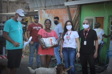 Distribution de paniers alimentaires au Brésil