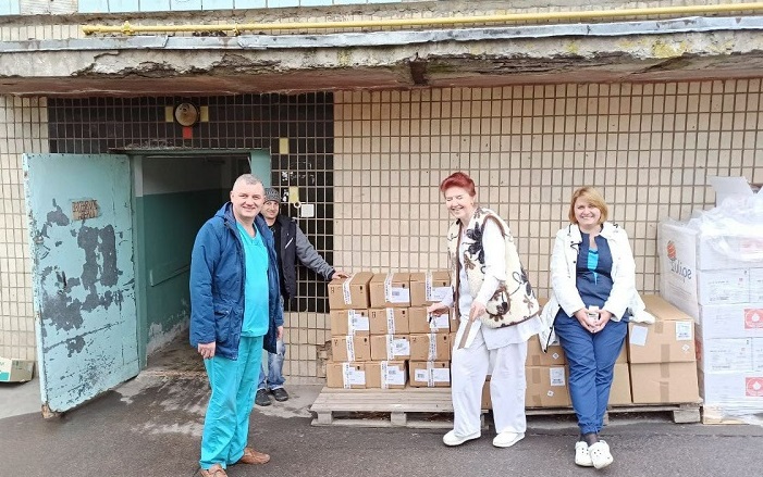 Arrivée de dons de médicaments en Ukraine en avril 2022. Crédit photo : Antoine Reydellet.