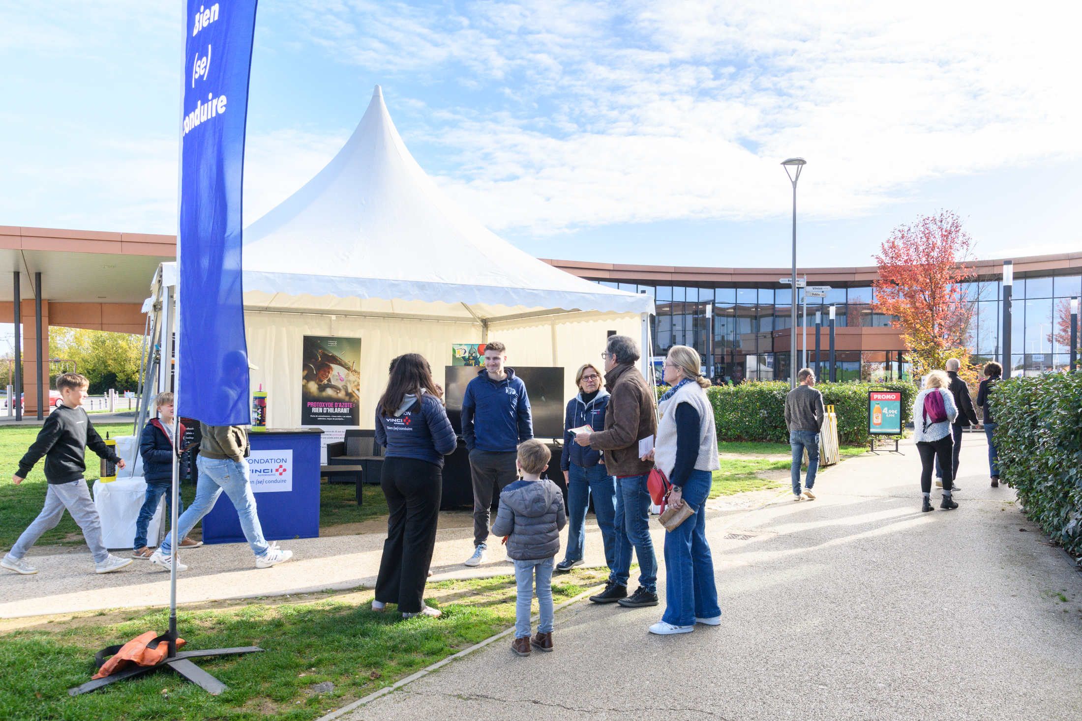 Opération de sensibilisation sur les dangers liés à la consommation de protoxyde d'azote - Aire de Limours Janvry (A10)