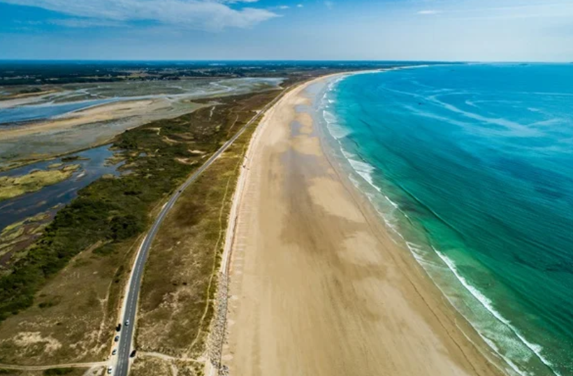 Sur la presqu'île de Gâvres (Morbihan), le projet FUGASCIA vise à impliquer les citoyens dans la gestion du trait de côte, dans la collecte de données et le partage de connaissances, afin de trouver des solutions aux problèmes d'érosion côtière et de submersions marines. © Geo-Ocean / OCLM