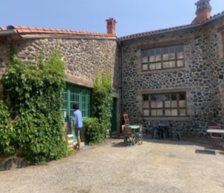 Le café-bibliothèque Lapaillette (Chavaniac-Lafayette, 43). 