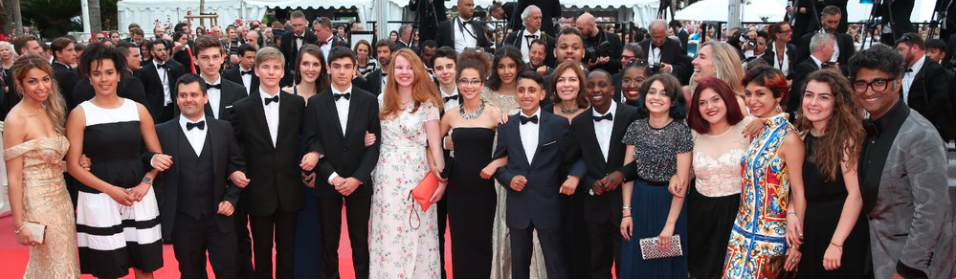Les lauréats sur les marches du Festival de Cannes - Crédit photo : Moteur!
