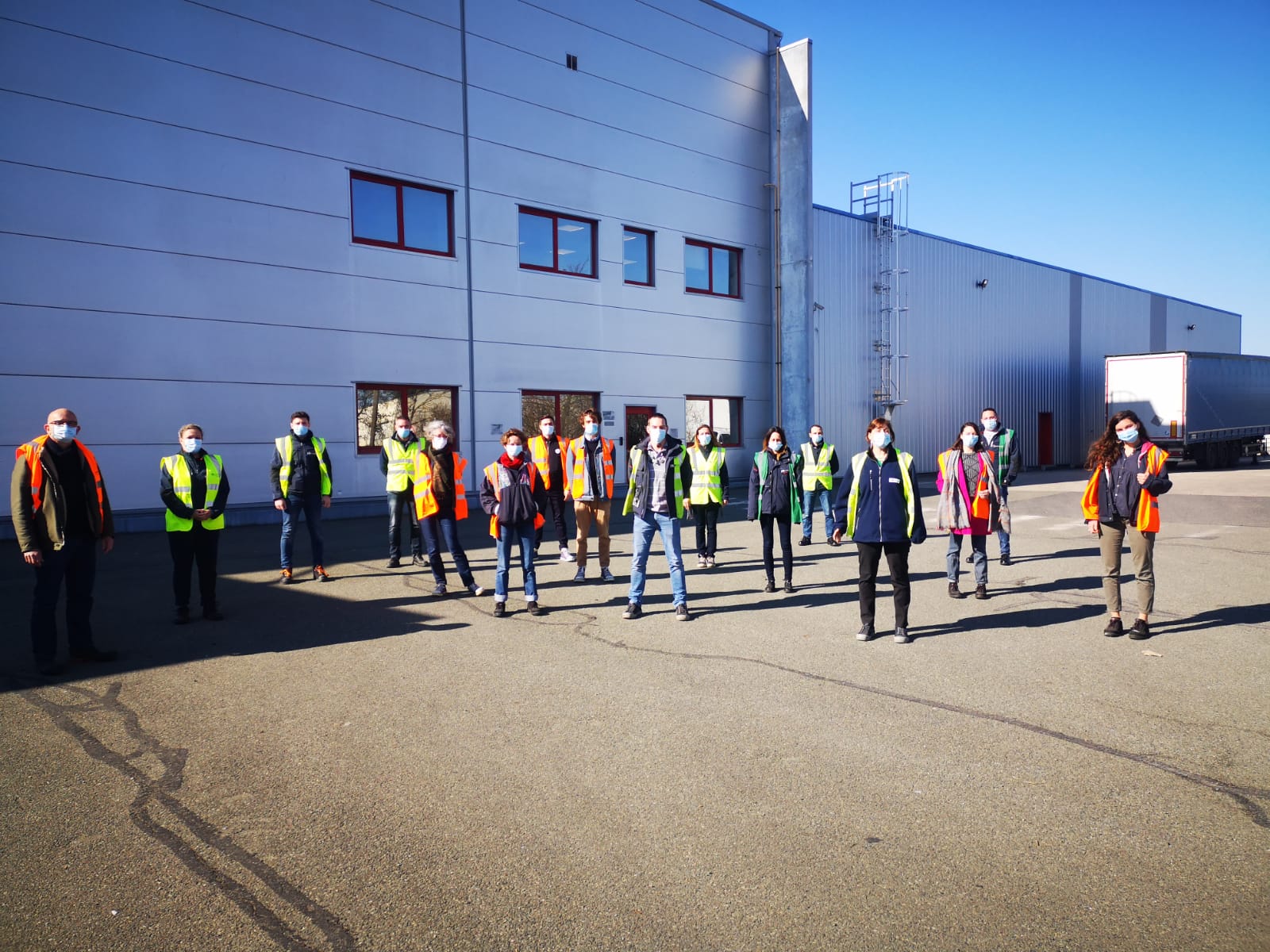 Visite des équipes Emmaüs Défi sur le site FM Logistic de Fontenay Tresigny