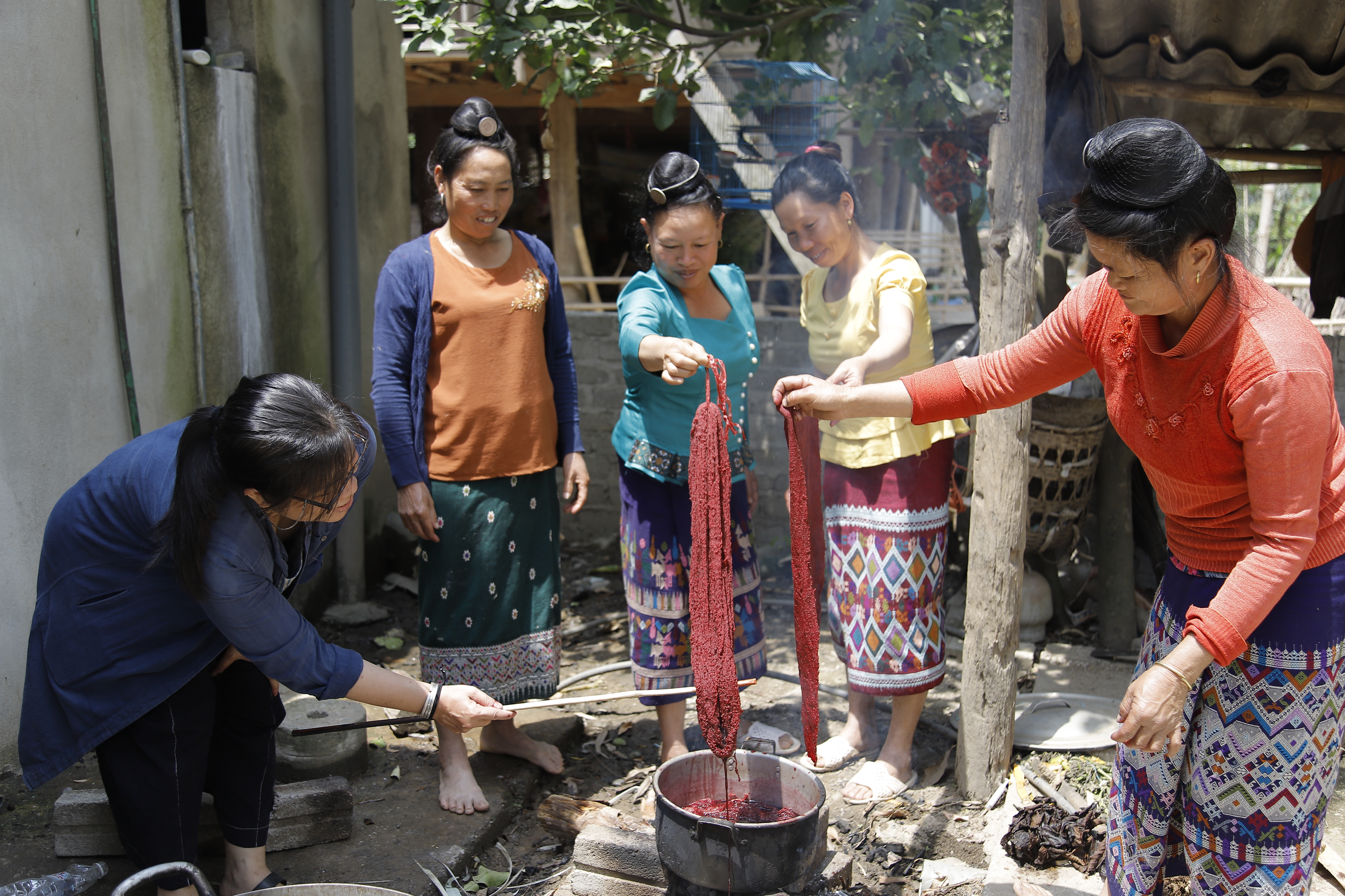 Tisserandes Lao Vietnam