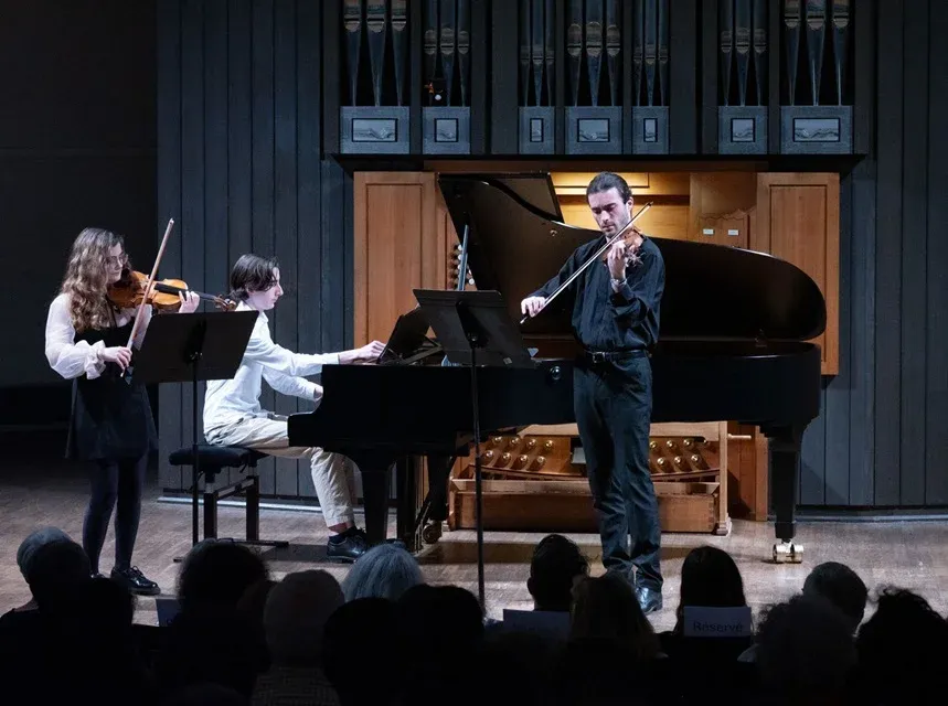 Maria Fernanda Fernandez Arévalo, violon - Matthieu Perraud, violon - Raphaël Collard, piano