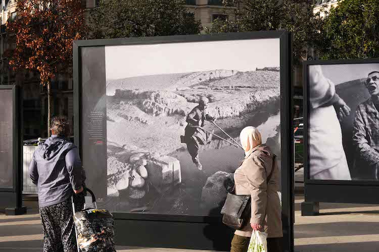 Exposition 71/21 de MSF dans les gares SNCF. Crédits : ©David Paquin