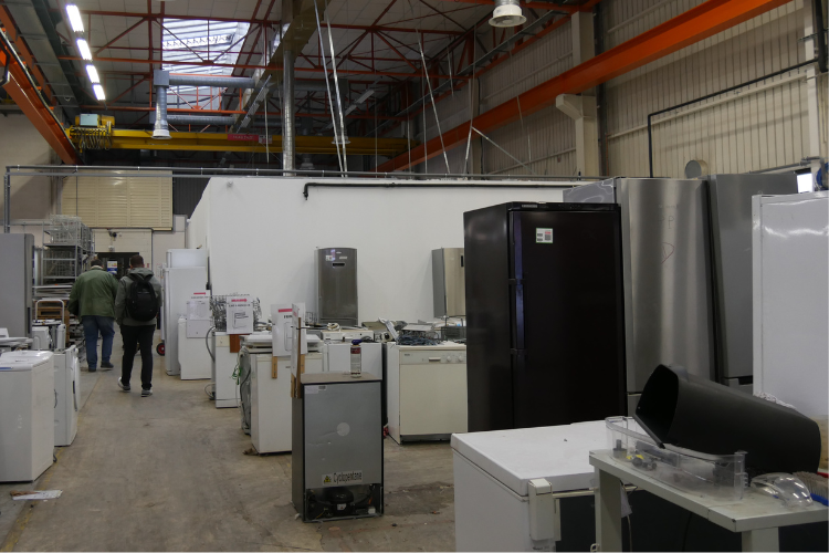 Les appareils électroménagers reconditionnés par Envie. Crédit : Élisabeth Crépin-Leblond / Carenews