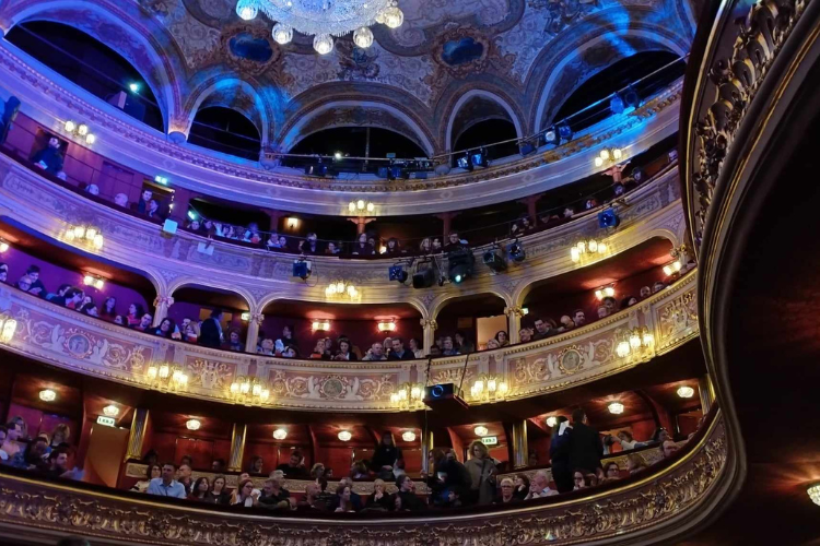 La seconde édition de l'« AG du futur » a eu lieu au théâtre des variétés. Crédit : Elisabeth Crépin-Leblond