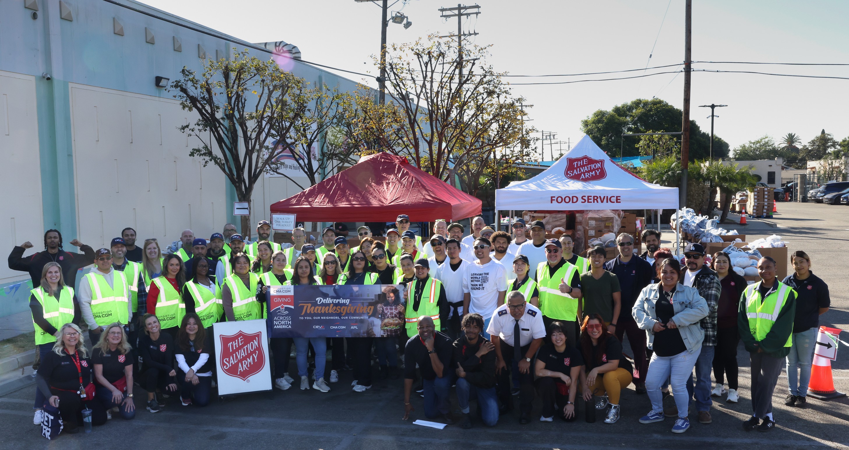 Distributions alimentaires en partenariat avec la Salvation Army 