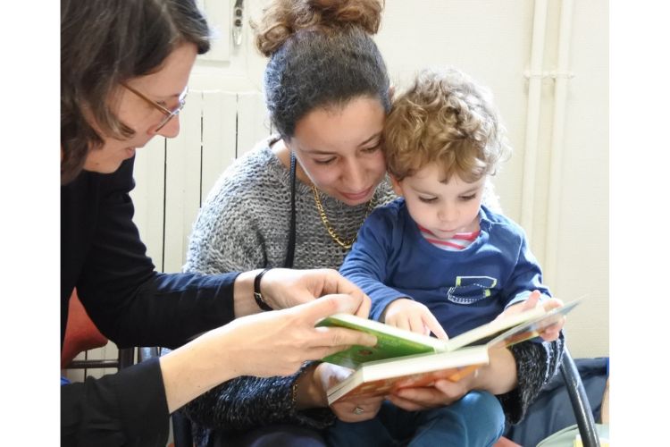 THSN et 1001 mots : des initiatives pour stimuler le langage des bébés afin de réduire les inégalités scolaires. 