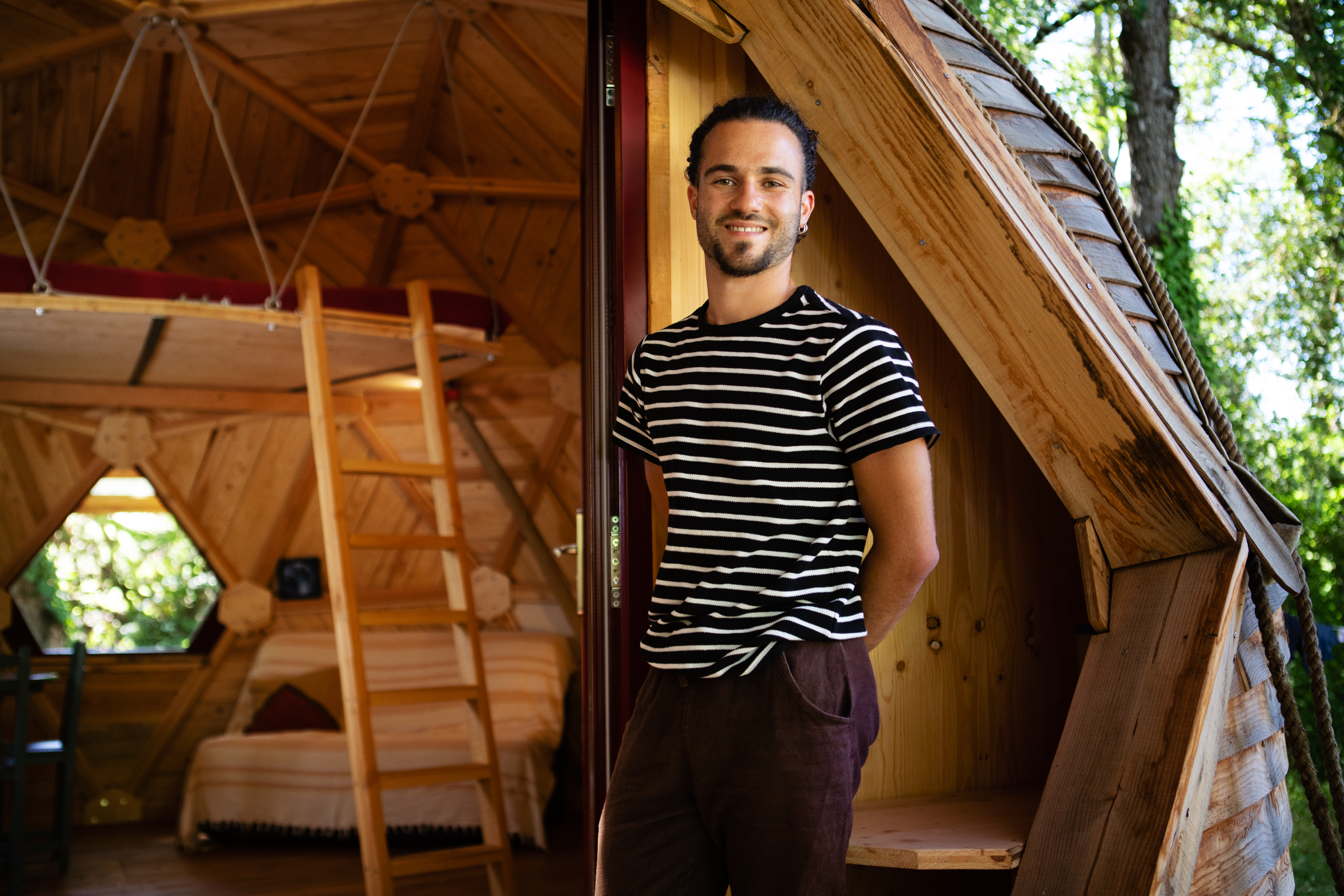 Loic, fabrication de dômes géodestiques et mise en location camping