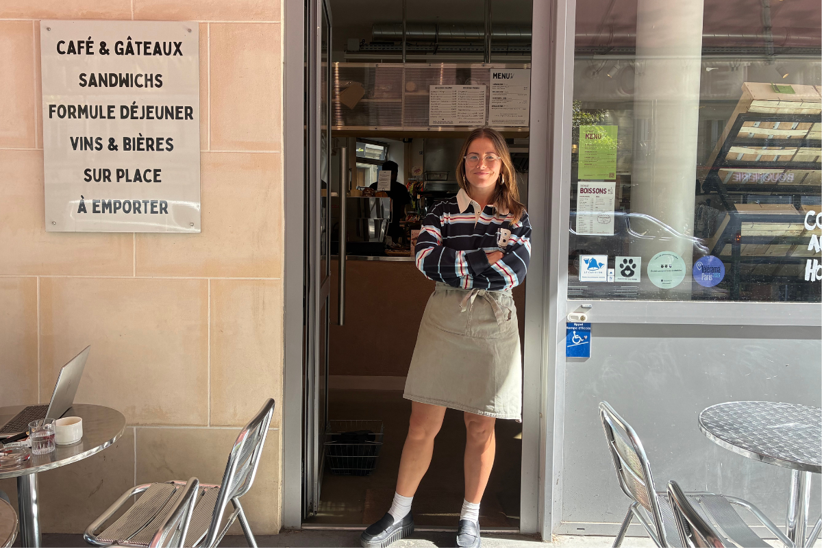 Morgane Le Hir devant Tout Day Voltaire