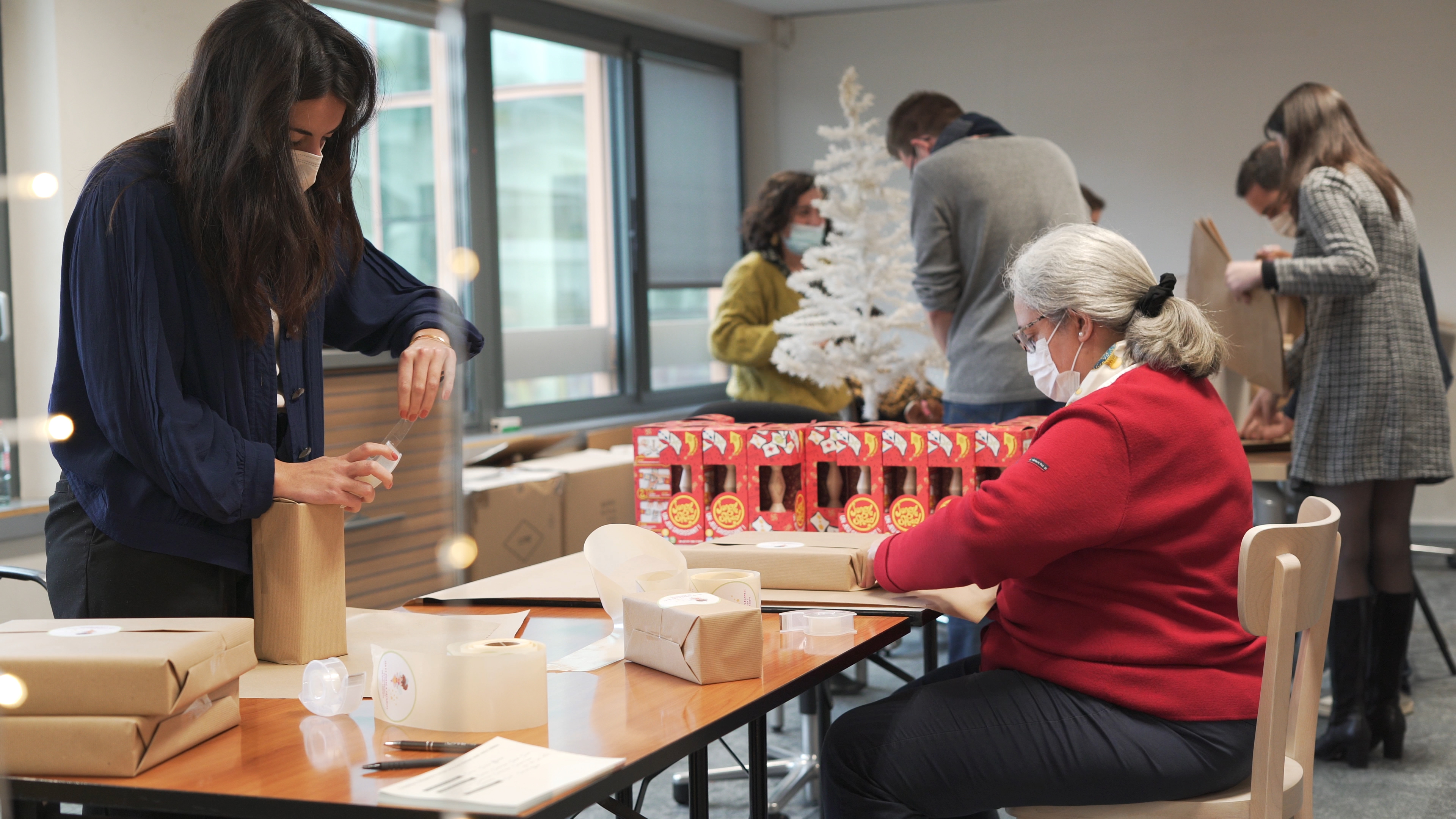 Photo prise lors de la collecte de Noël au siège du Groupe PVCP