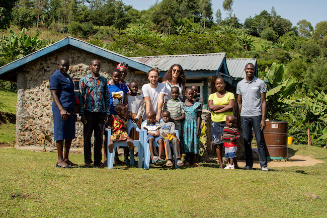 La team Empow'Her et les habitants du village 