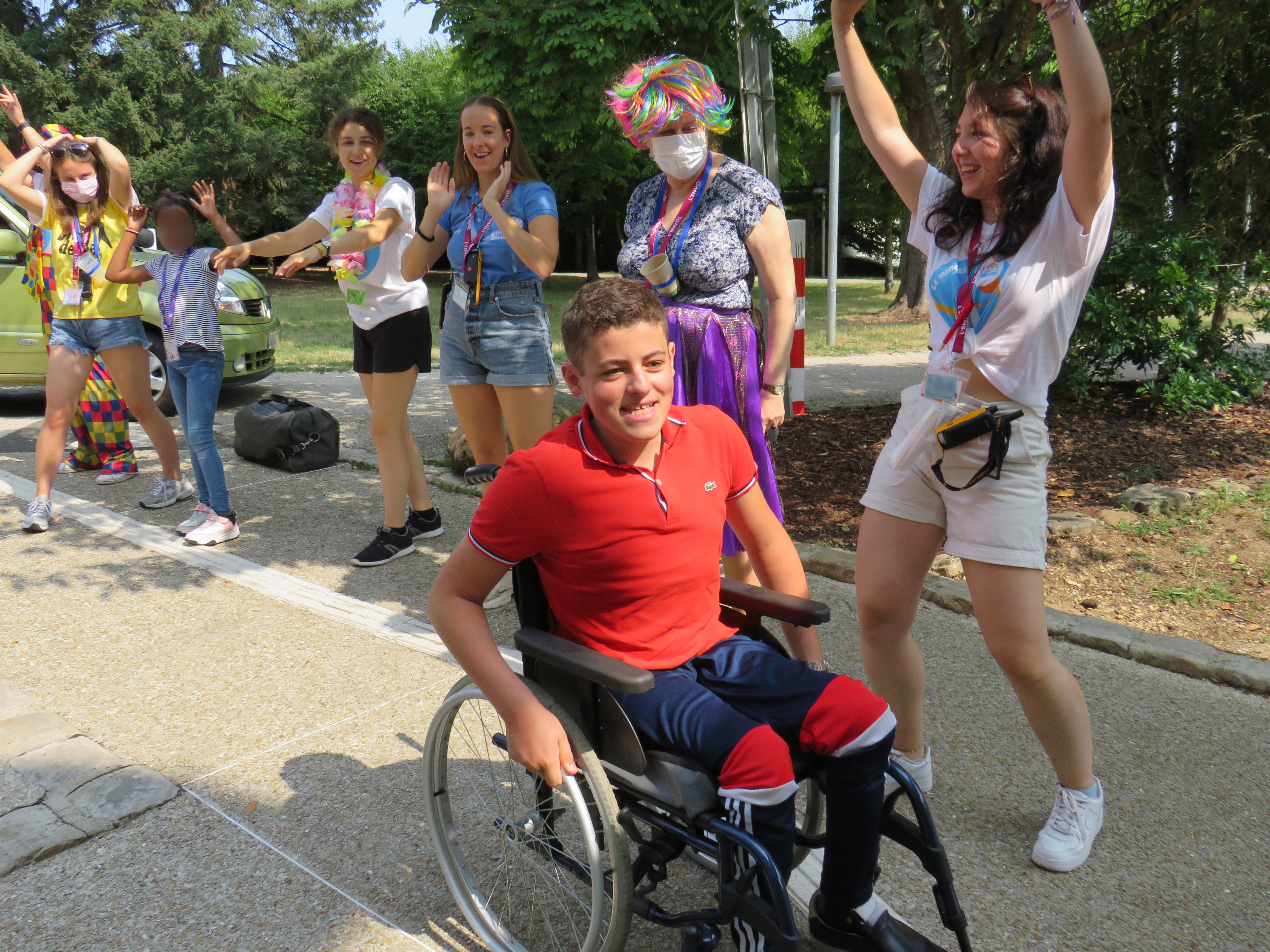 Jeune en fauteuil roulant accueilli à L'ENVOL