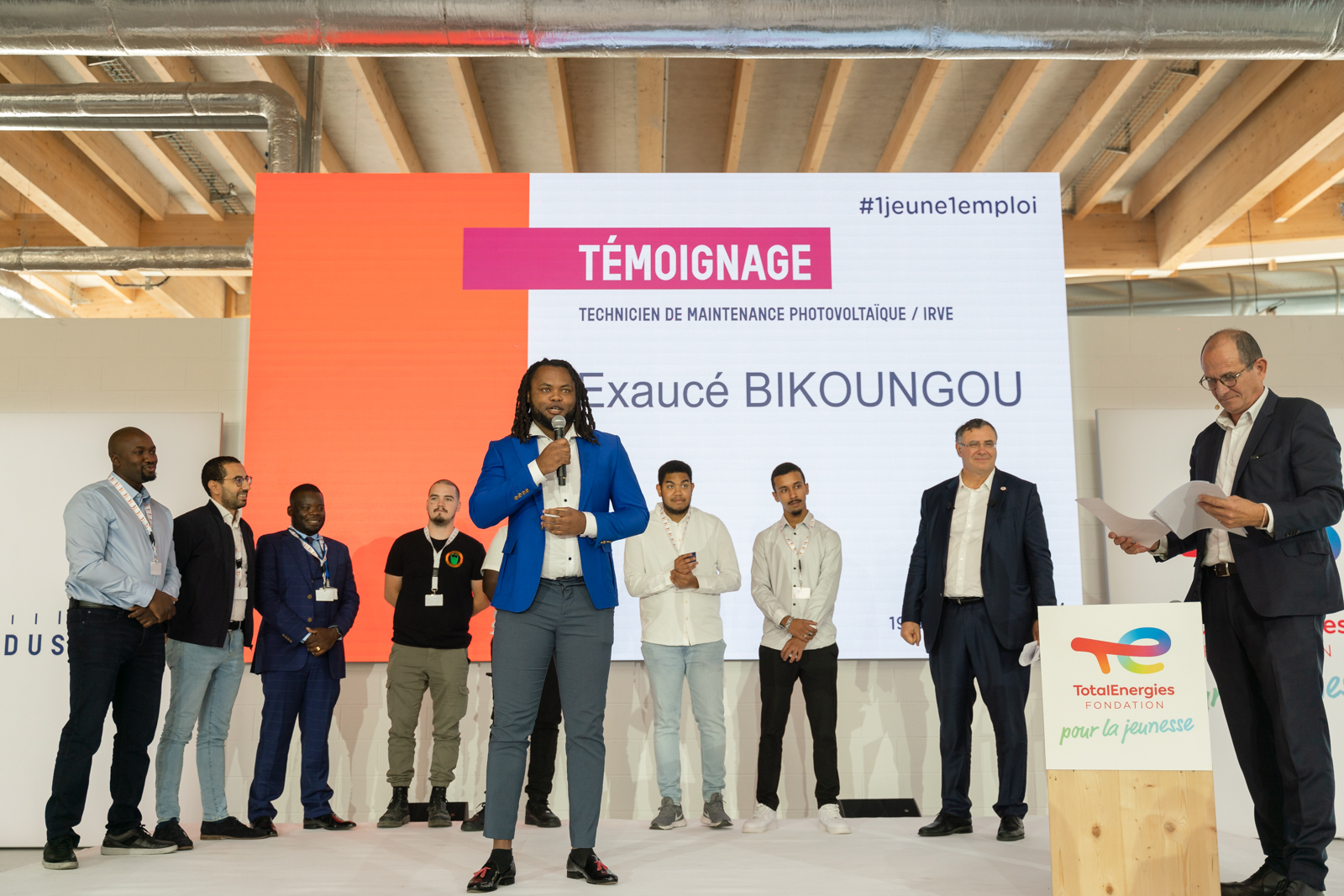 Témoignage d’Exaucé. 5 jeunes apprenants du métier Technicien de Maintenance Photovoltaïque ont reçu leur certification de Patrick Pouyanné.