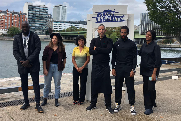 Des "wakeurs" et membres de l'association sur le site du Quai Liberté à Paris