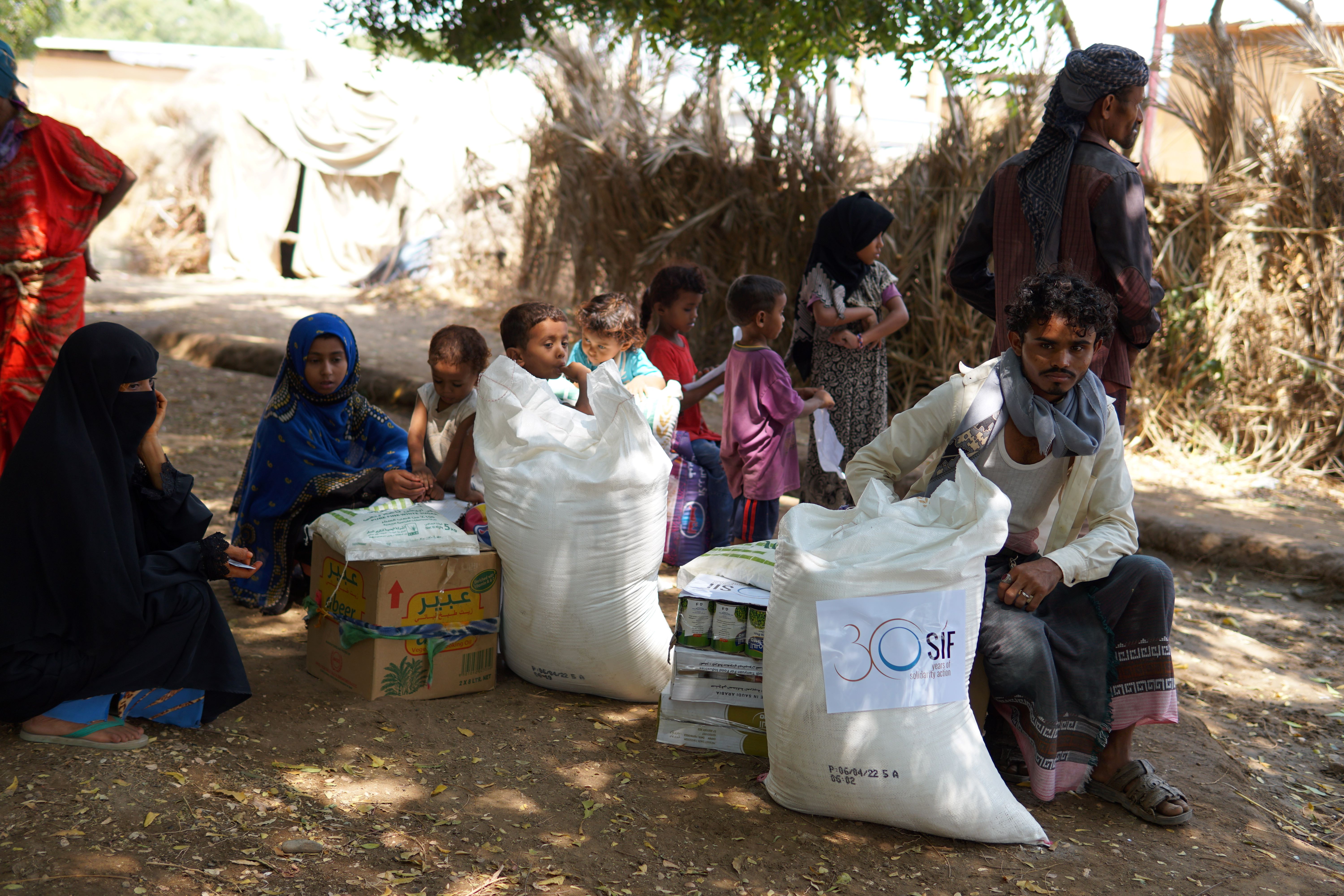 Au Yémen, les distributions alimentaires de l'Aïd Al Adha sont capitales pour des personnes affaiblies par la guerre