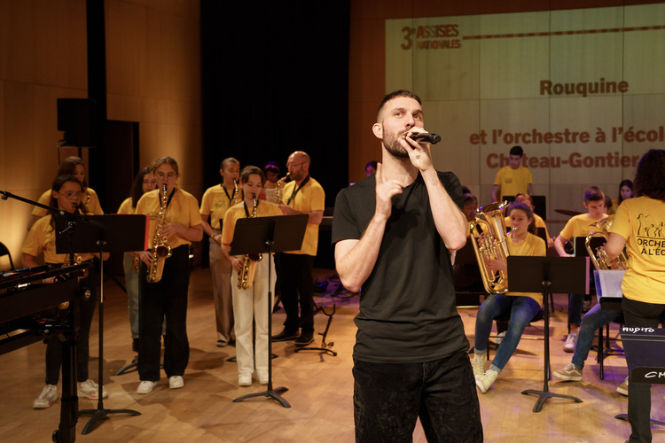 Rouquine et l'orchestre à l'école de Château-Gontier - photo : Caroline Bottaro