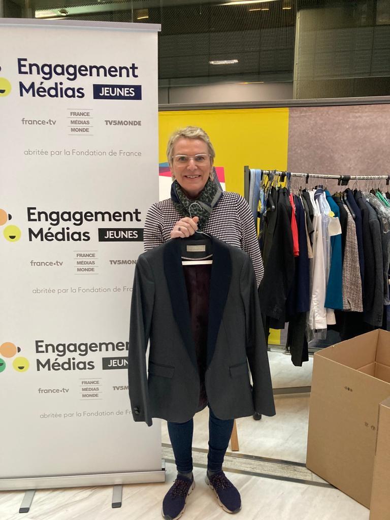 Elise Lucet au stand de La Cravate Solidaire dans le hall de France Tv, février 2021 - Crédit photo : FEMJ