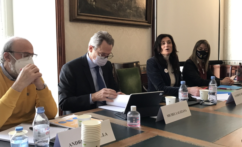 De gauche à droite : André CICOLELLA, chercheur et président de l’association « Réseau Environnement Santé » ; Michel LAUZZANA, député du Lot-et-Garonne; Sandrine JOSSO, députée de Loire-Atlantique ; Marie THIBAUD, porte-parole du collectif « Stop au Cancers de nos Enfants »