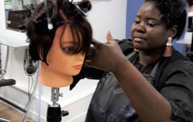 Passionnee Par La Coiffure J Ai Pu Faire Une Formation Grace Au Soutien De La Fondation De La 2eme Chance Fondation De La 2e Chance