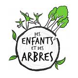 Des Enfants Et Des Arbres