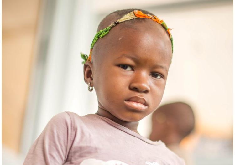 Fillette soignée dans un hôpital de Dakar