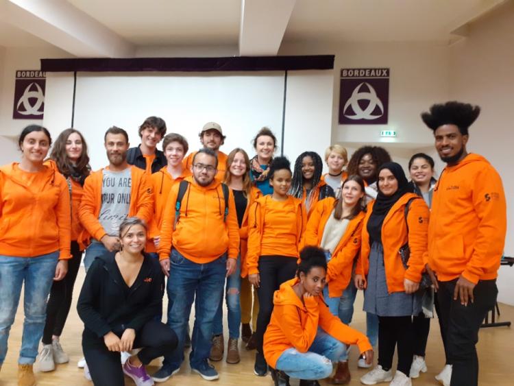 La Fondation SUEZ soutient le service civique pour les jeunes réfugiés d'UnisCité