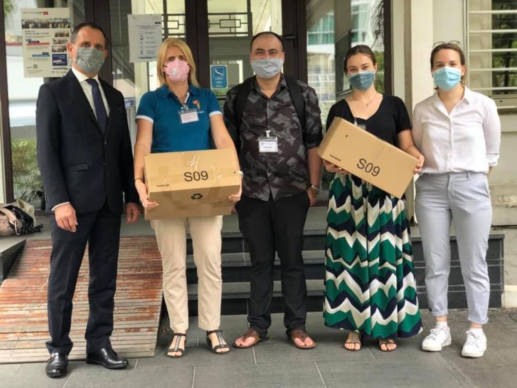 Distribution de masques au Consulat Général de France d'Hô Chi Minh Ville (Vietnam)