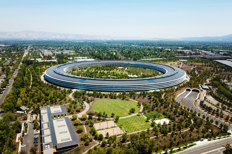 Photo aérienne du siège social d'Apple à Cupertino. Crédit photo : Dronandy.