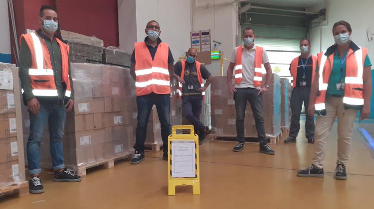 Une équipe du centre de distribution de Sanofi. Crédit Sanofi