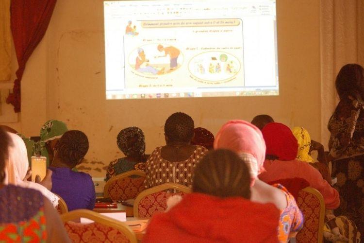 Planète Enfants & Développement forme les femmes burkinabè au métier d’assistante maternelle. Crédit photo : Planète Enfants & Développement