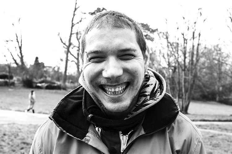 À l’écoute pour aller plus loin. Crédit photo : Mécénat Sevier.