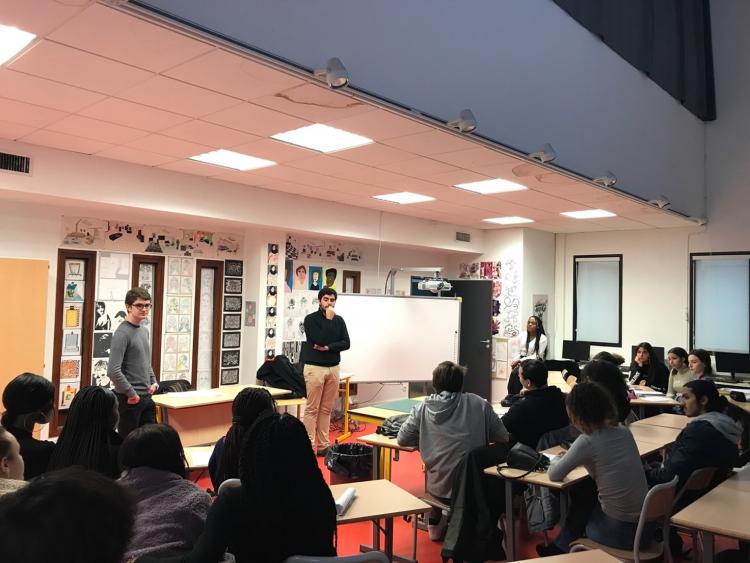 Des débats invitent les collégiens et les lycéens à prendre la parole sur des sujets d’actualité - © Prométhée Éducation