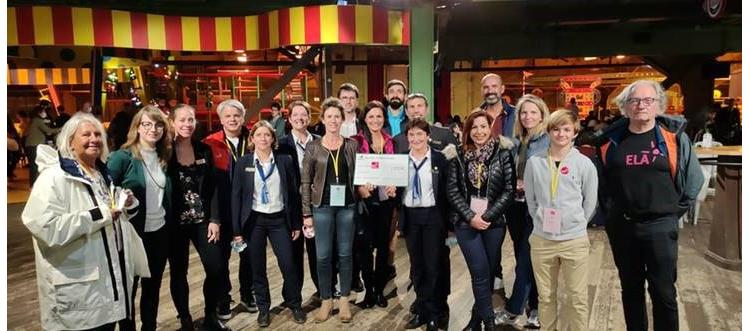 Les 12 bénévoles de l'association ELA et les équipes Center Parcs des Hauts de Bruyères réunis.