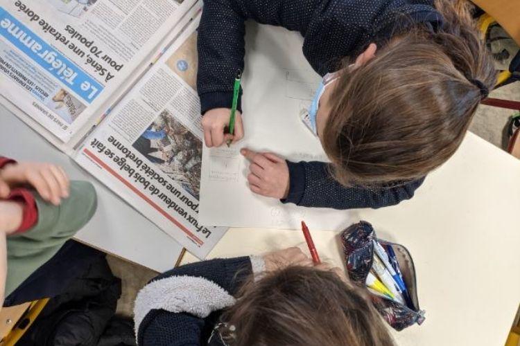 L’éducation aux médias, une compétence clé dès le plus jeune âge : l’action d’Entre les lignes. Crédit photo : Myriam Adam.