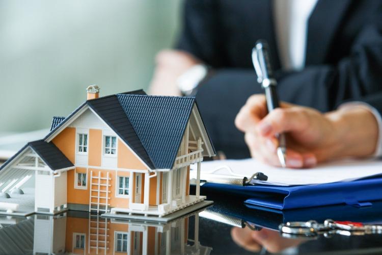 Association : comment finaliser la vente d'un bien immobilier ? - Crédit photo : iStock