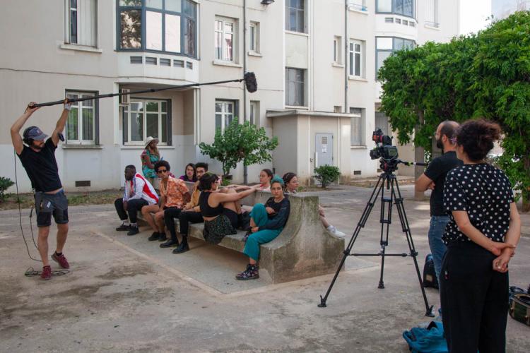 Tournage d'un film par les jeunes participant au programme Que Faire ?