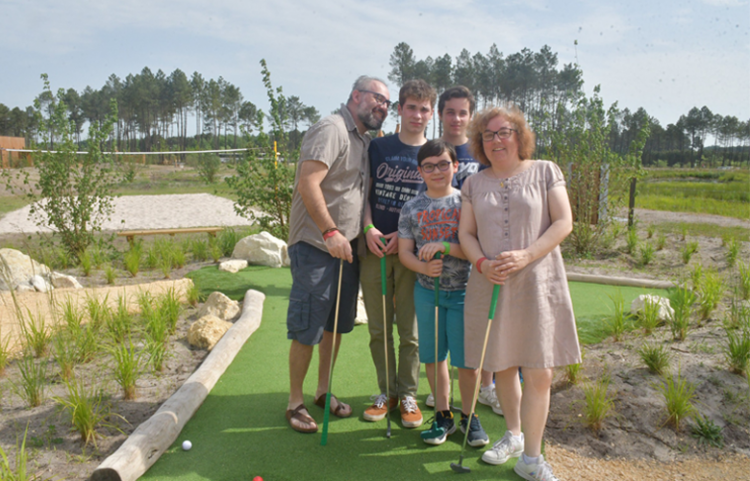 La famille Cerdan sur le nouveau domaine Center Parcs des Landes de Gascogne