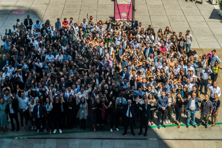 Tous mobilisés pour la photo solidaire de la Fondation Deloitte !