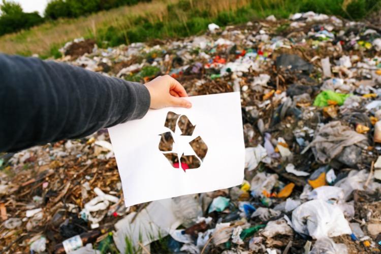 Le recyclage est-il la solution face aux déchets plastiques ? Crédit : iStock.