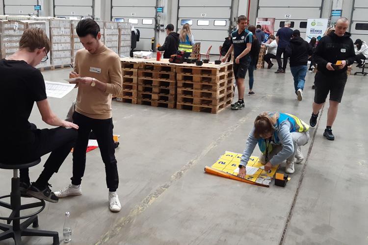 Les adolescents en plein travail.