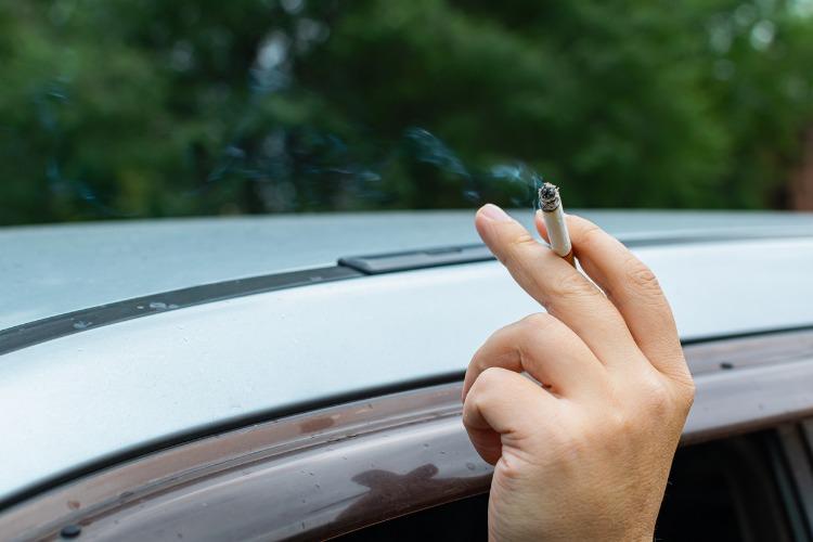 #StopMégots : la Fondation VINCI Autoroutes et l’Entente Valabre sensibilisent les vacanciers au risque incendie. Crédit photo : iStock.