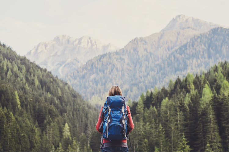 De nouveaux guides et outils proposent des solutions pour voyager bas-carbone. Crédits : iStock