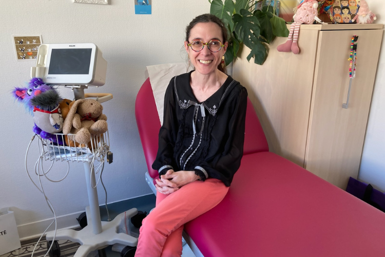 Céline Greco fonde l'association Impactes en 2022. L'organisation agit pour améliorer les conditions de vie des enfants placés. Crédit : Léanna Voegeli