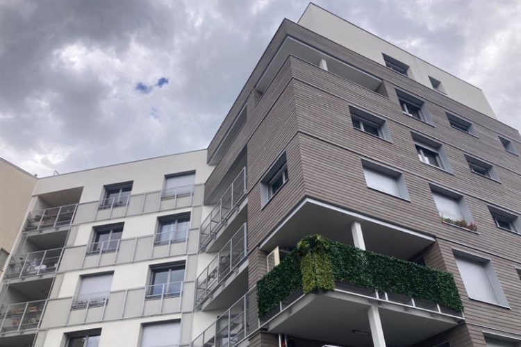 Les sociétaires avaient imaginé le bâtiment en bois. Cette option a dû être abandonnée pour des raisons de coût et de faisabilité technique. Crédits : Carenews.