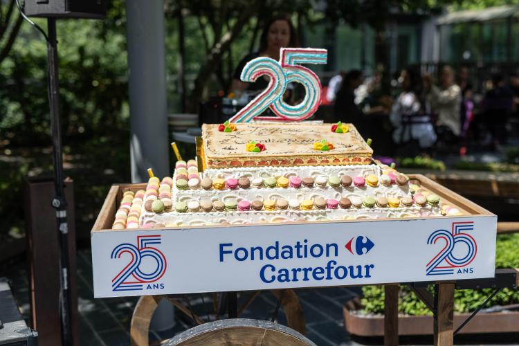Gateau d'anniversaire des 25 ans de la Fondation Carrefour